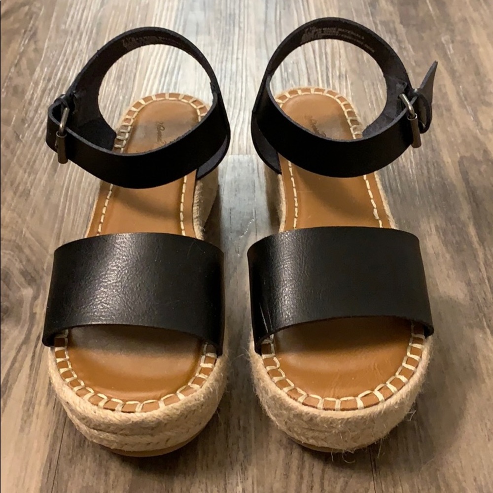 UNIVERSAL THREAD Wedged Sandals